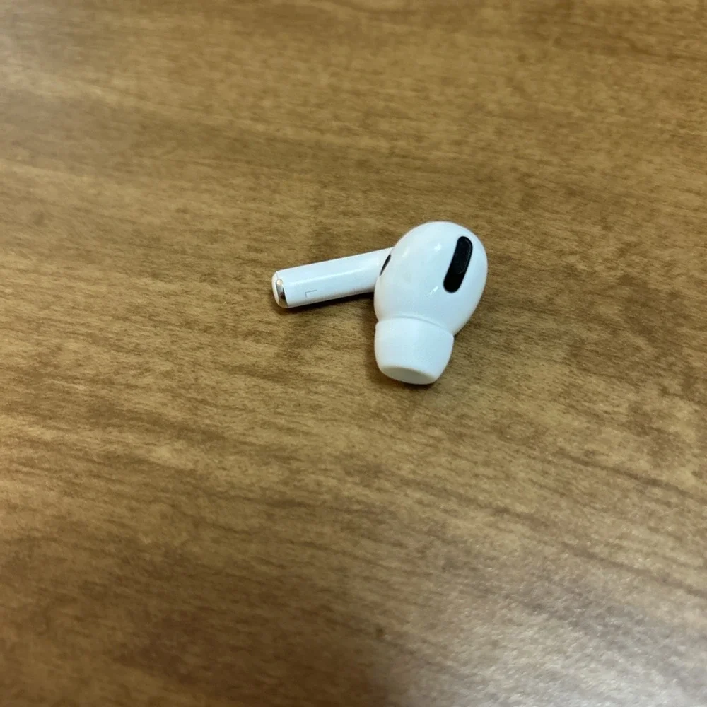 Authentic Apple  AirPods Pro Replacement - 1st Generation (A2084) Left Only